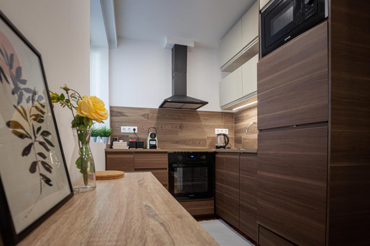 Stellar Downtown Szeged Apartment Ngoại thất bức ảnh