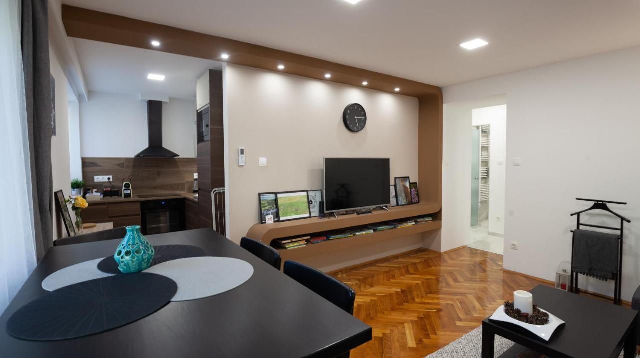 Stellar Downtown Szeged Apartment Ngoại thất bức ảnh